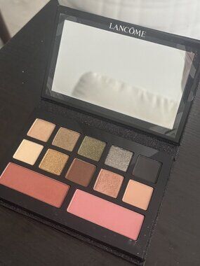 Lancome Eye shadow And Blush Palette - Glow 0.56 Oz /16g New